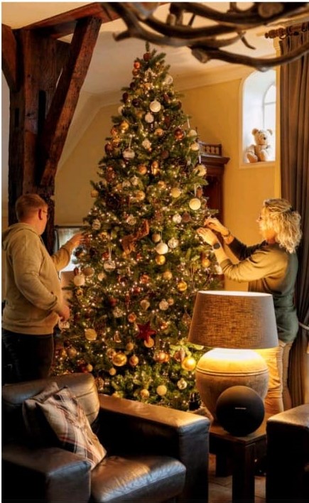 Kerstboom versieren in een huis vol verhalen